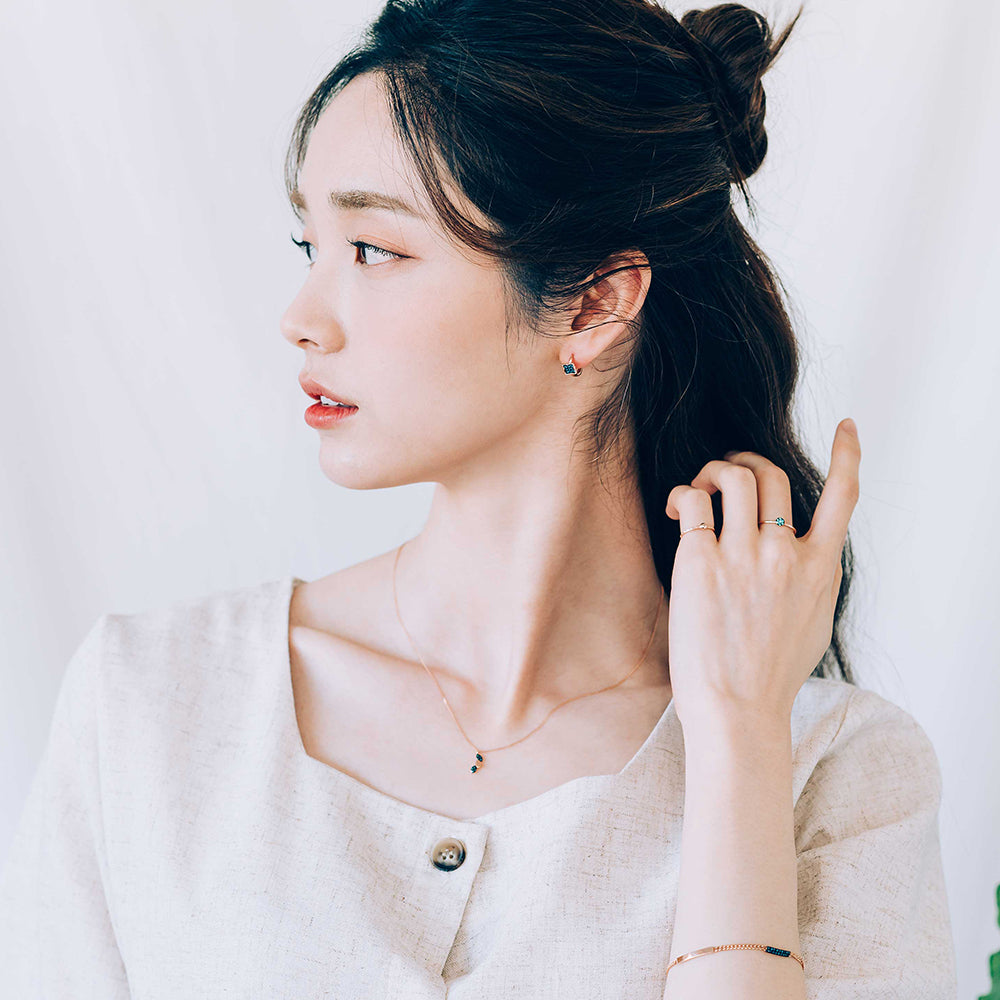 blue diamond A+++ GOLD leaf necklace simple daily wear