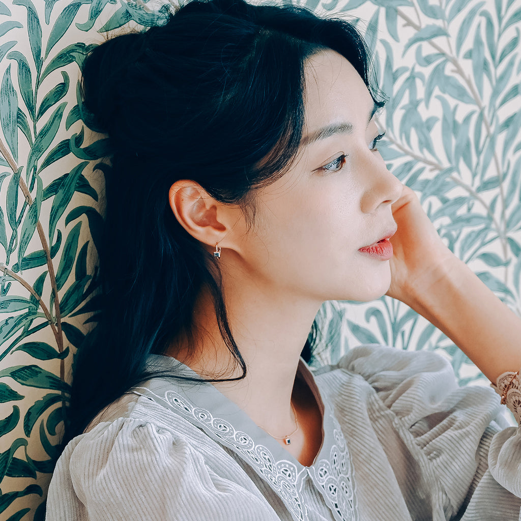 blue diamond gold earring 14k 18k simple one-touch hoop